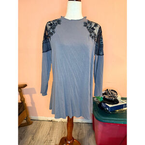 Gimmick gray shirt black lace shoulder size XL long sleeve spandex polyester ble
